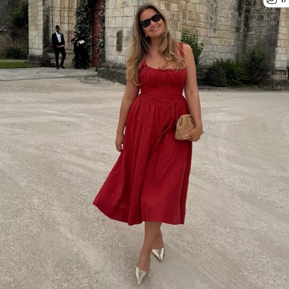 Reformation Balia Linen Dress in
Sundried Tomato size 12 great condition